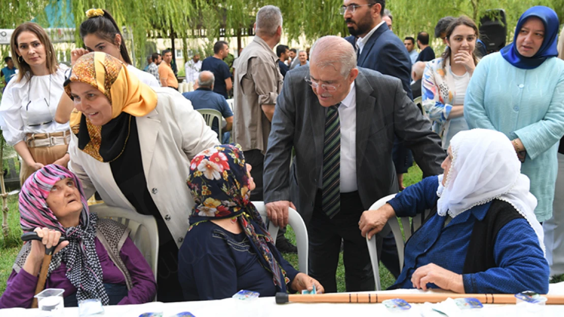 Kahramanmaraş huzurevi sakinlerine aşure ikramı