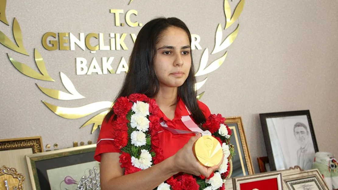 Kahramanmaraş'ın Tokyo 2020 olimpiyat gururları çiçeklerle karşılandı