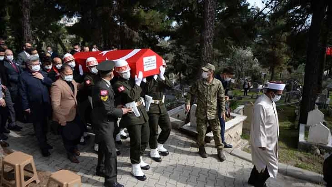 Kahramanmaraş şehitlerini son yolculuğuna uğurluyor