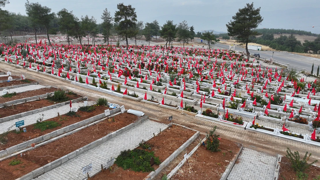 Kahramanmaraş'ta 2 bin 300 mezarlıkta seferberlik sürdürülüyor