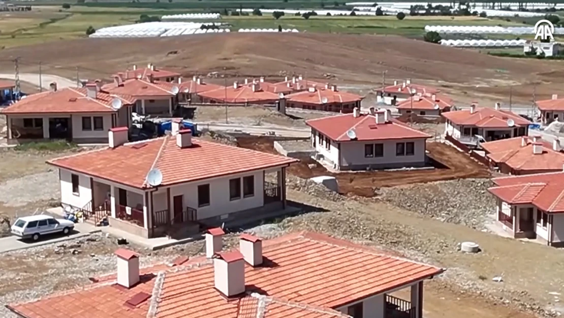 Kahramanmaraş'ta 3 bin köy evinin anahtarı AFAD'a teslim edildi