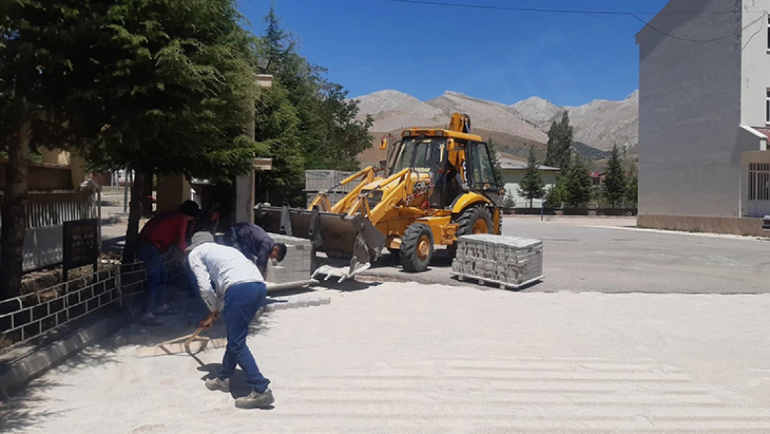 Kahramanmaraş'ta 4 ilçeye 38 bin metrekare kilit parke ve bordür döşendi