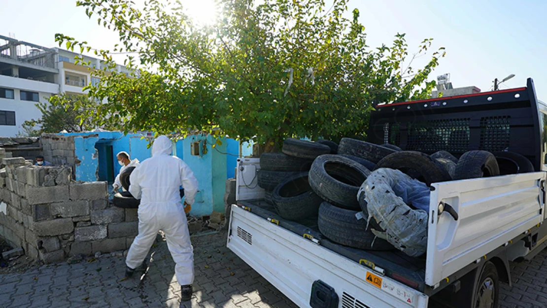 Kahramanmaraş'ta 54 araç ve 110 personeller 200 ton atık araç lastiği toplandı