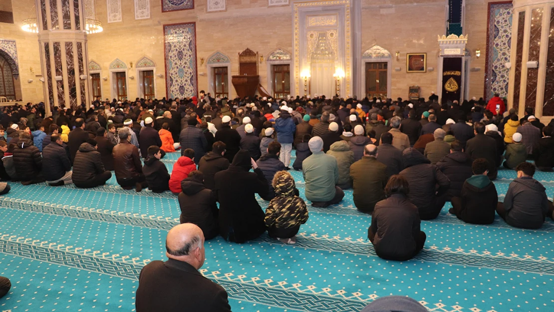 Kahramanmaraş'ta ailecek sabah namazında, vakti kuşanıyoruz programı gerçekleştirildi