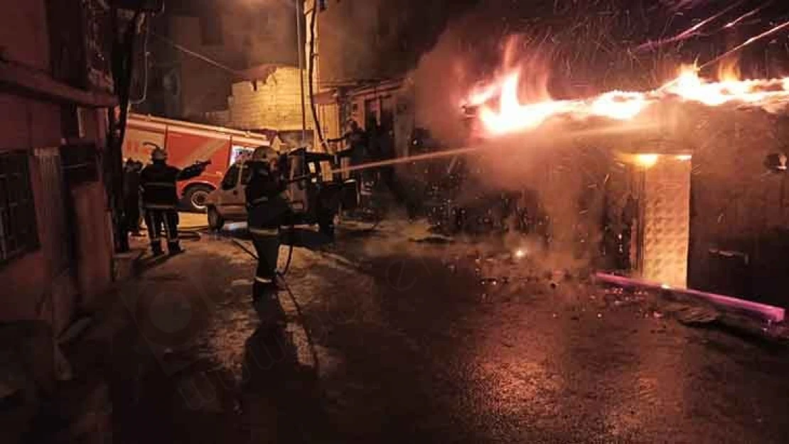 Kahramanmaraş'ta bir evde çıkan yangın korkuttu