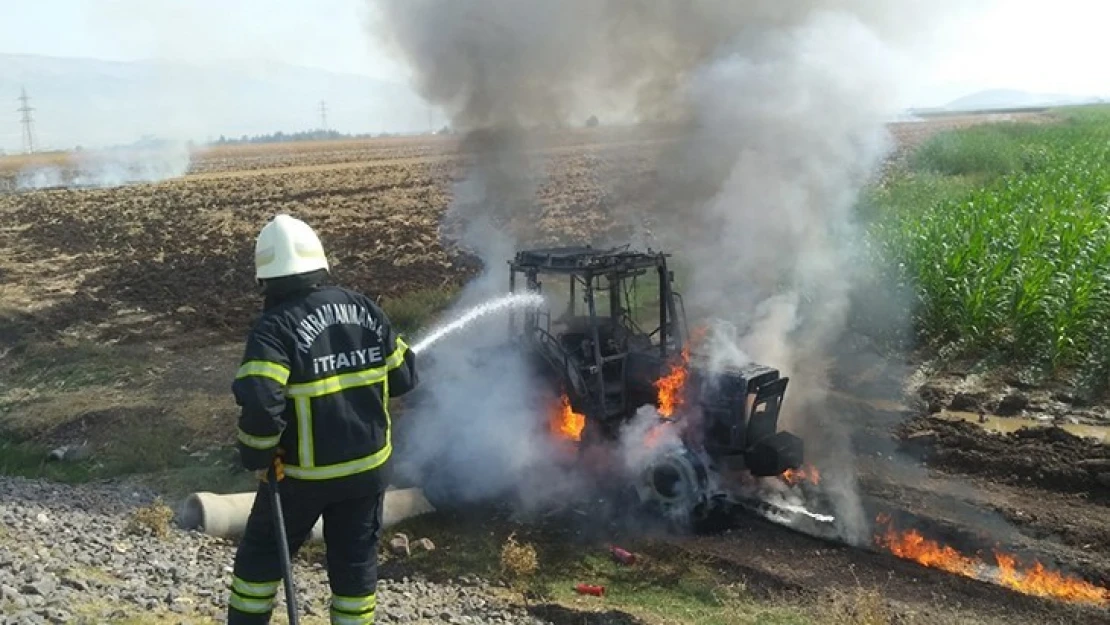 Kahramanmaraş'ta bir traktör yandı