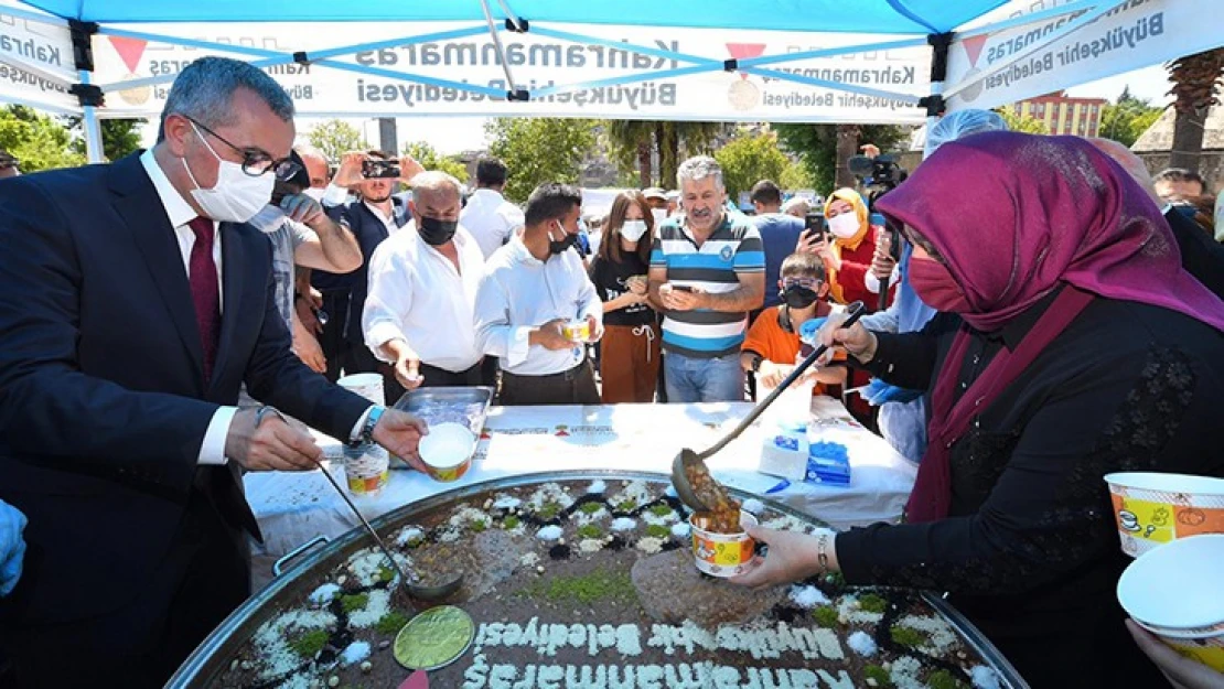 Kahramanmaraş'ta Cuma Namazı sonrası aşure ikram edildi