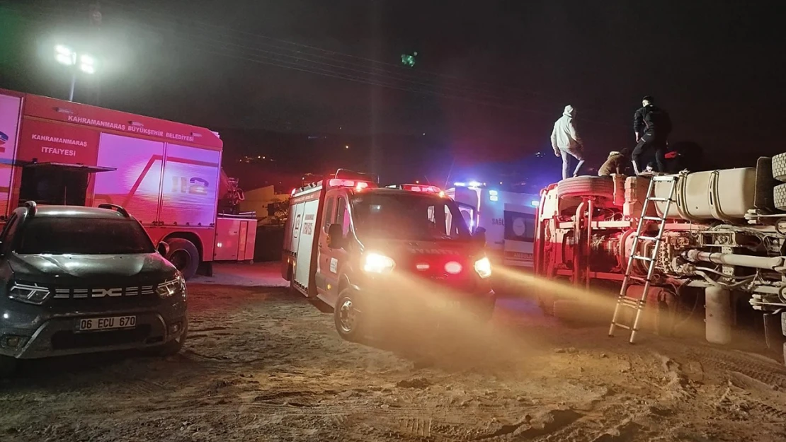 Kahramanmaraş'ta damperli kamyon yan yattı