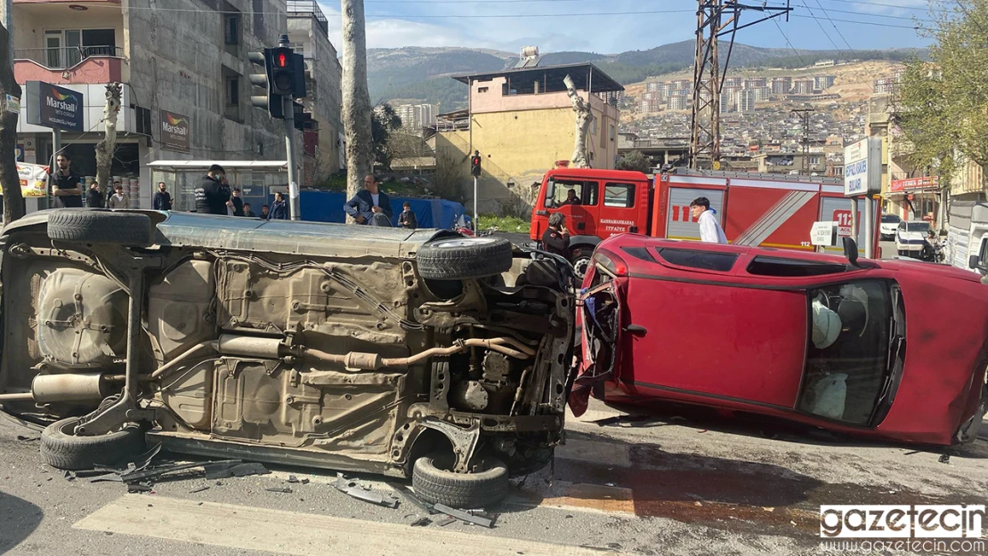 Kahramanmaraş'ta dört araç birbirine girdi! 3 yaralı