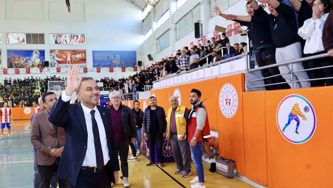 Kahramanmaraş'ta düzenlenen Cumhuriyet Spor Şöleni futsal finalinde büyük heyecan