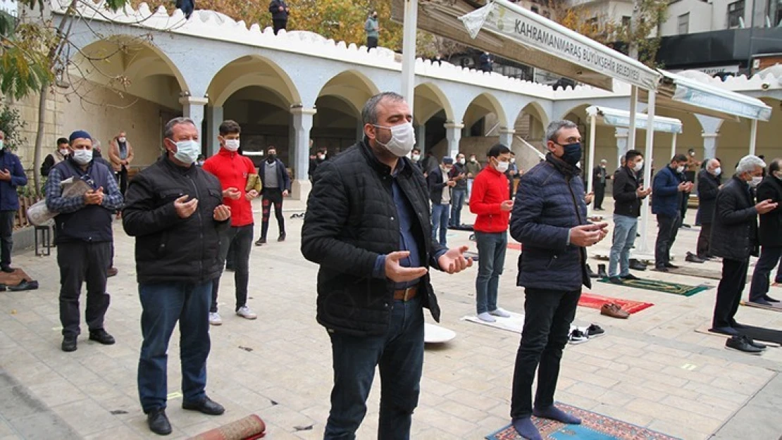 Kahramanmaraş'ta eller yağmur duası için kalktı