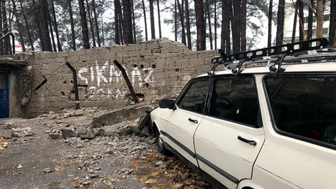 Kahramanmaraş'ta etkili olan sağanak yağış istinat duvarını çökertti