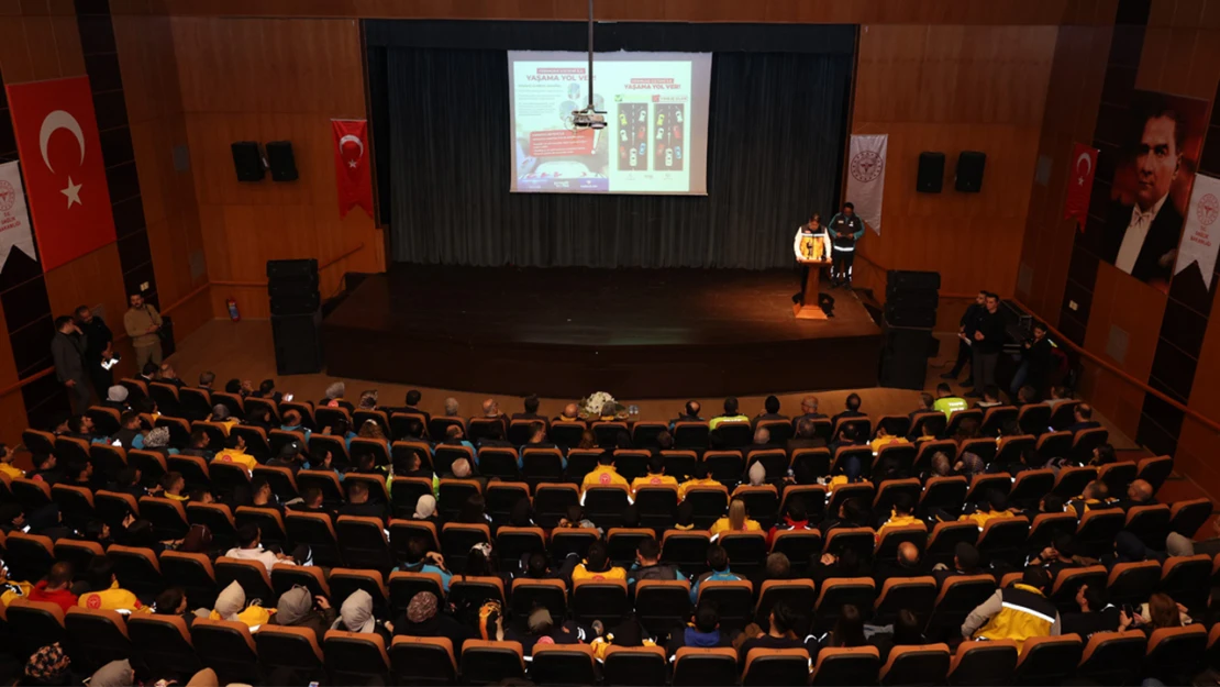 Kahramanmaraş'ta fermuar sistemi ile yaşama yol ver kampanyası tanıtıldı