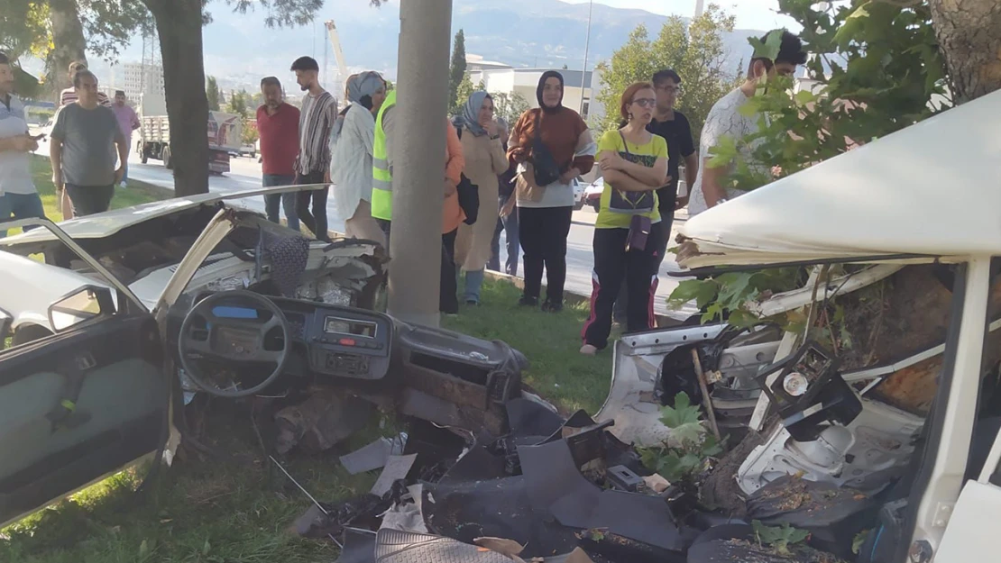 Kahramanmaraş'ta ikiye bölünen araçta 1 kişi can verdi