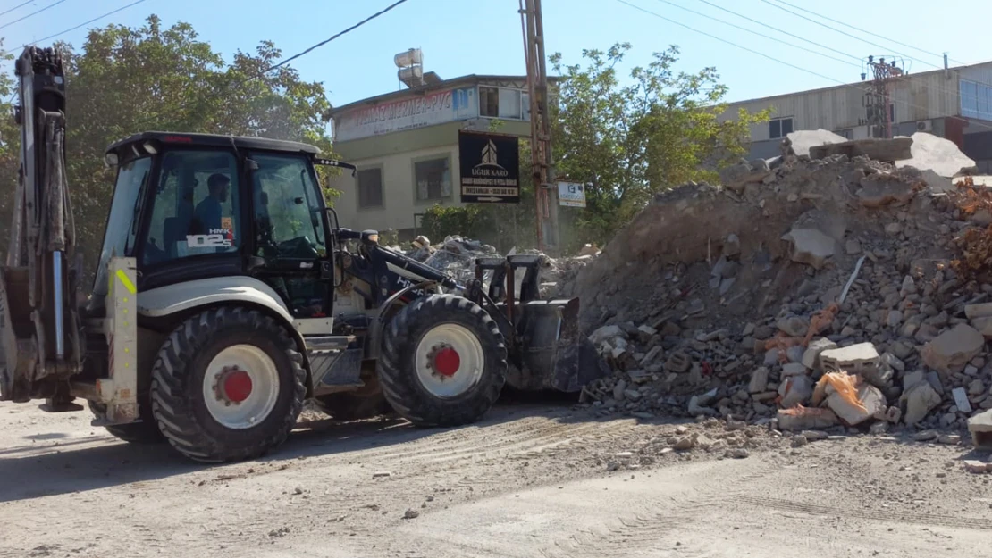 Kahramanmaraş'ta inşaat atığı temizliği