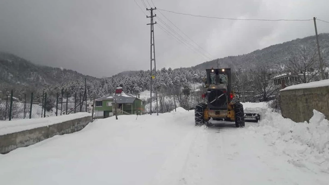 Kahramanmaraş'ta kar mesaisi sürüyor