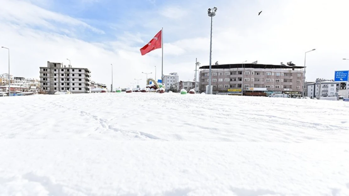 Kahramanmaraş'ta kar yağışı etkili oluyor