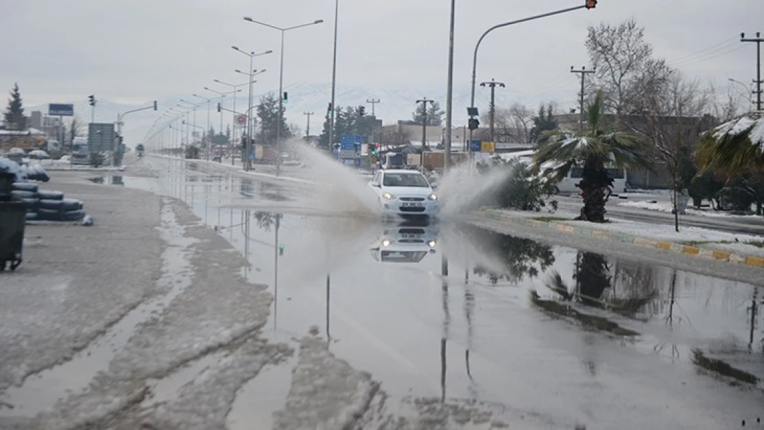 Kahramanmaraş'ta karla mücadele sürüyor