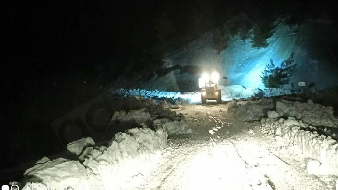 Kahramanmaraş'ta karla mücadele aralıksız sürüyor