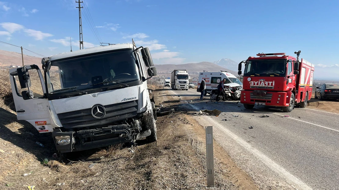 Kahramanmaraş'ta kaza yapan otomobil hurdaya döndü, sürücüsü ağır yaralandı