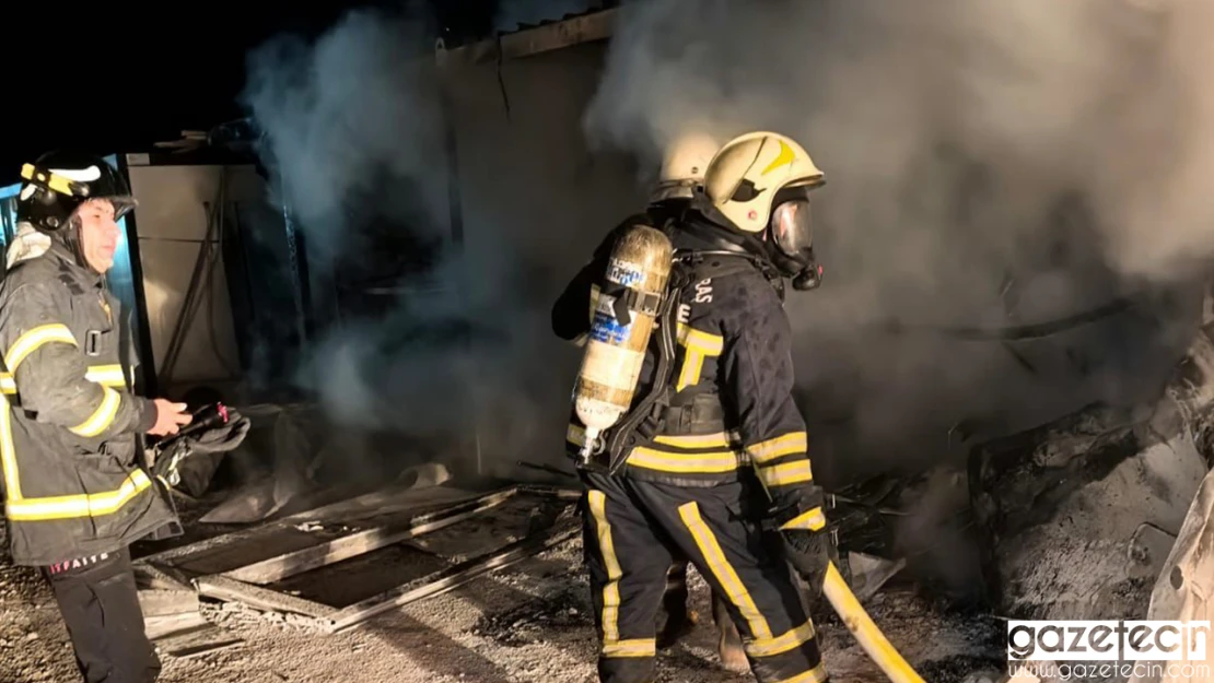 Kahramanmaraş'ta konteyner yangınına itfaiyenin hızlı müdahalesi faciayı önledi