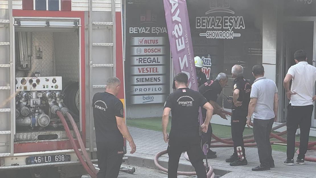 Kahramanmaraş'ta mobilya mağazasında çıkan yangın eve sıçradı