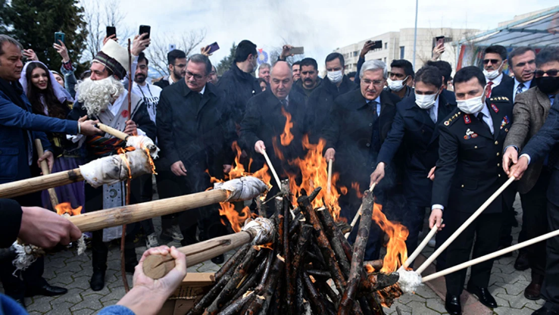 Kahramanmaraş'ta Nevruz ateşi yakıldı