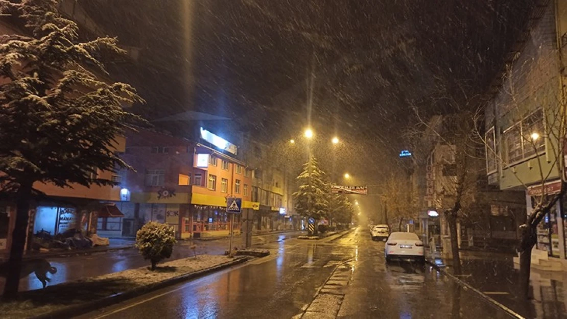 Kahramanmaraş'ta nisan ayında kar yağdı