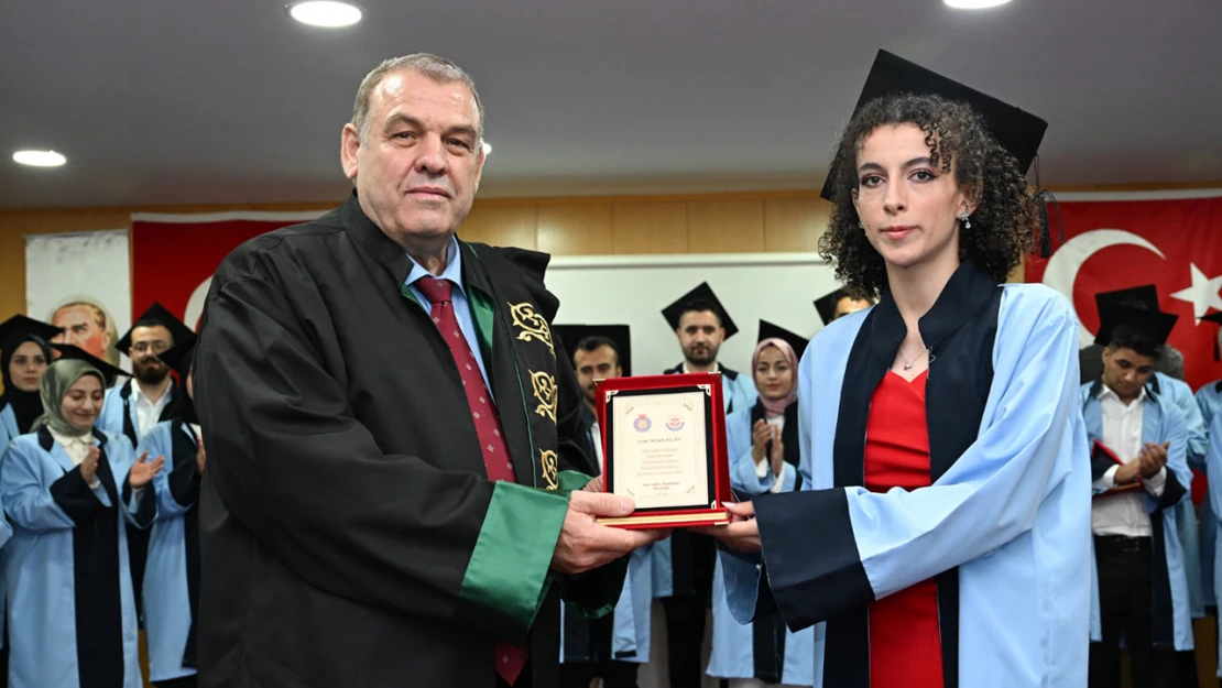 Kahramanmaraş'ta öğrencilerin mezuniyet coşkusu