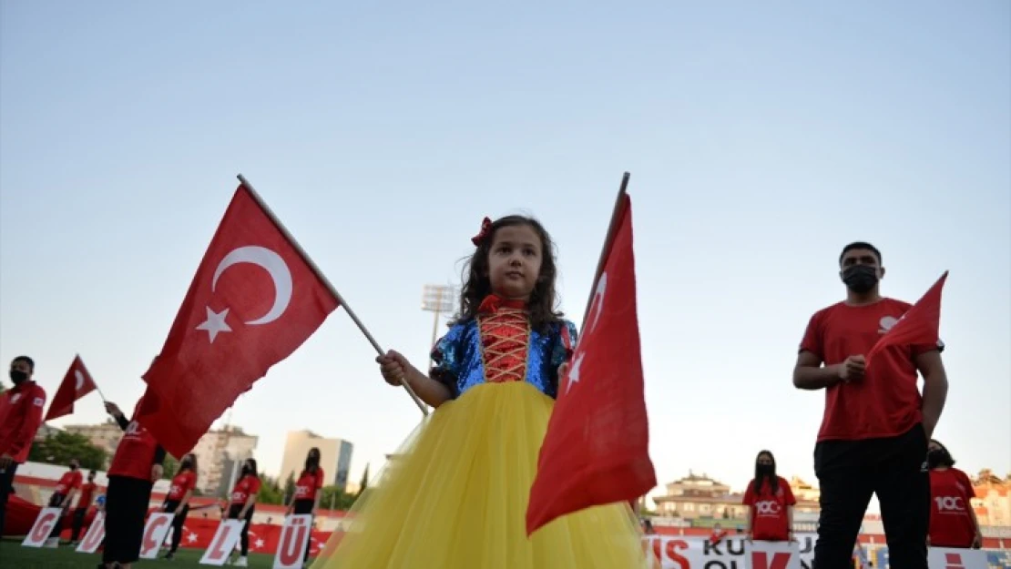 Kahramanmaraş'ta saat 19.19'da İstiklal Marşı okundu