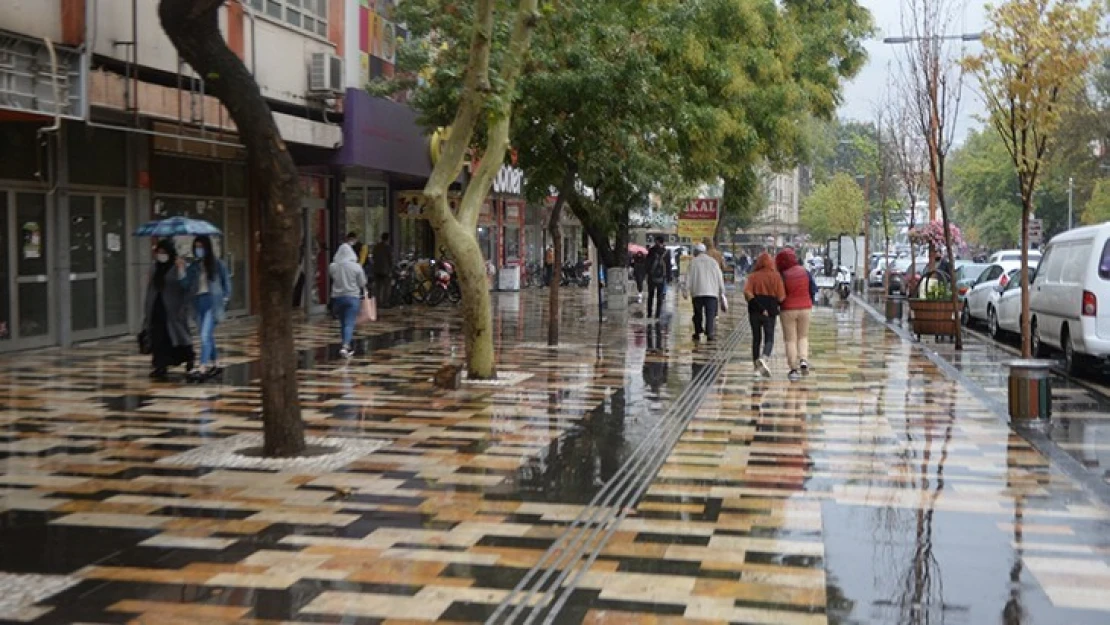 Kahramanmaraş'ta sağanak hayatı olumsuz etkiledi