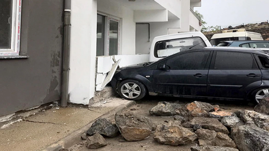 Kahramanmaraş'ta sağanak yağış istinat duvarını çökertti