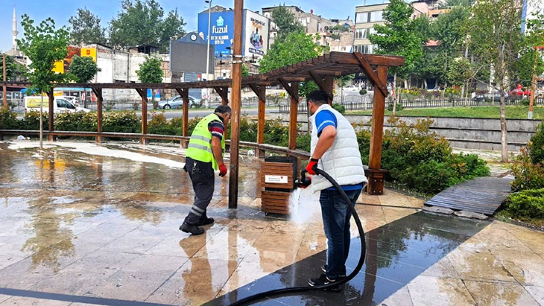 Kahramanmaraş'ta sokaklar bayrama hazırlanıyor