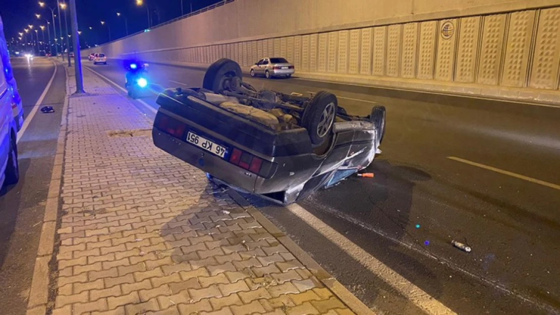 Kahramanmaraş'ta takla atan otomobildeki 2 kişi yaralandı