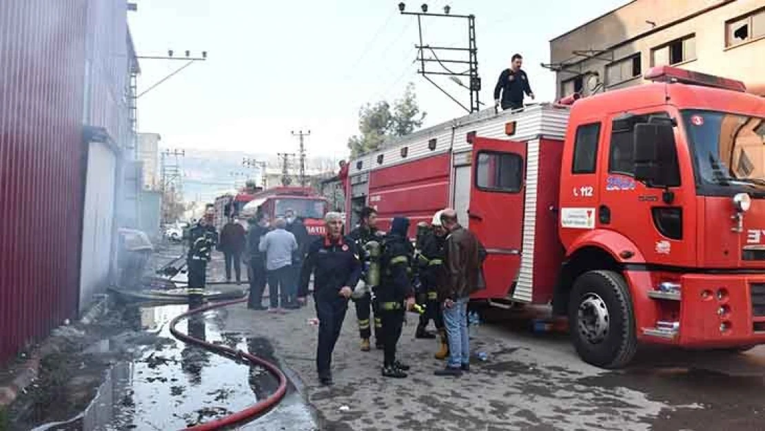 Kahramanmaraş'ta tekstil fabrikasındaki yangın söndürüldü