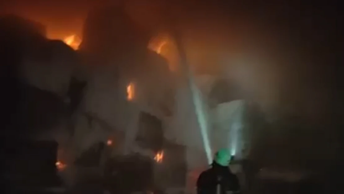 Kahramanmaraş'ta tekstil fabrikasında korkutan yangın