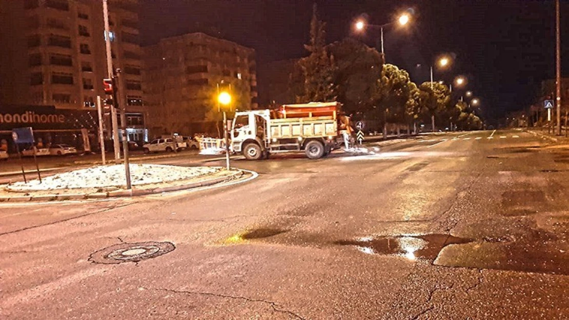 Kahramanmaraş'ta tuzlama çalışması sabaha kadar sürdü