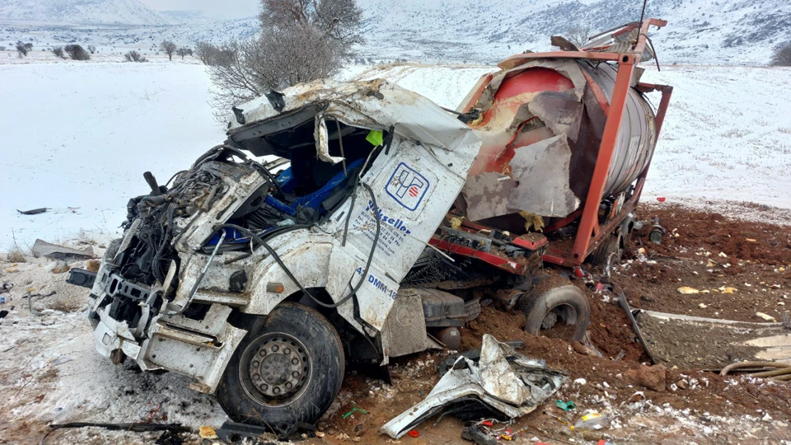 Kahramanmaraş'ta yakıt tankeri şarampole devrildi: 1 yaralı