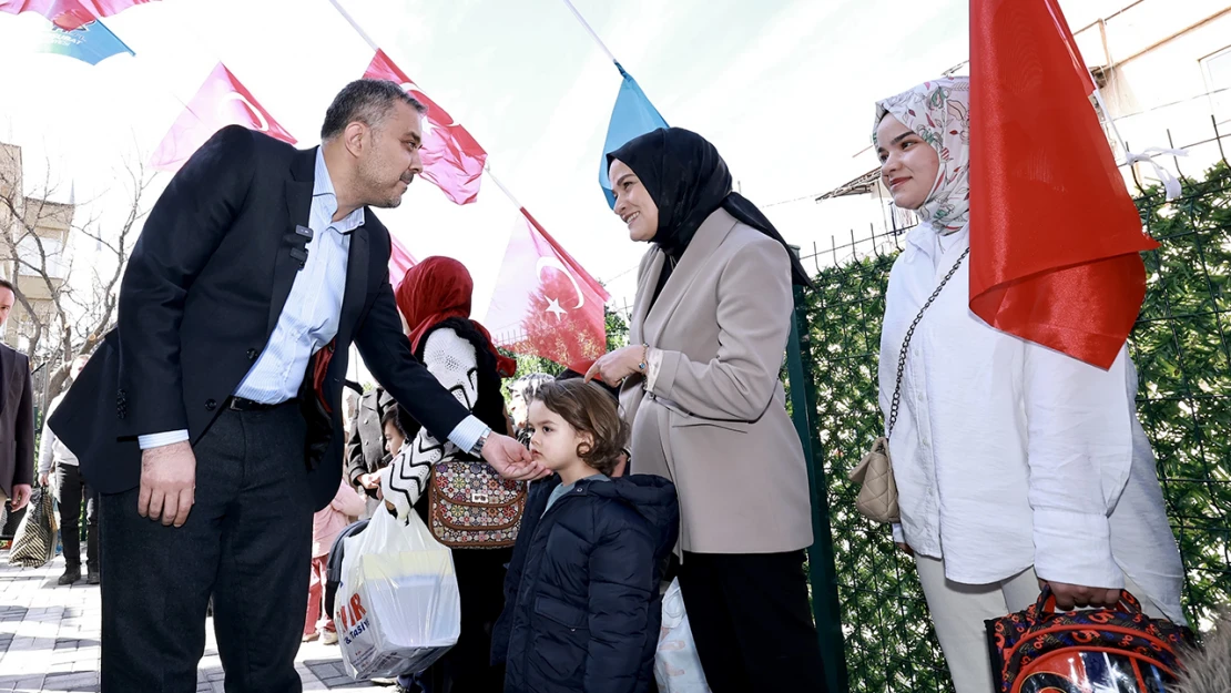 Kahramanmaraş'ta yarıyılın ilk ders zilini Başkan Toptaş çaldı