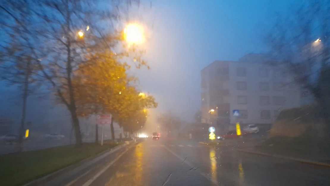 Kahramanmaraş'ta yoğun sis sürücülere zor anlar yaşattı