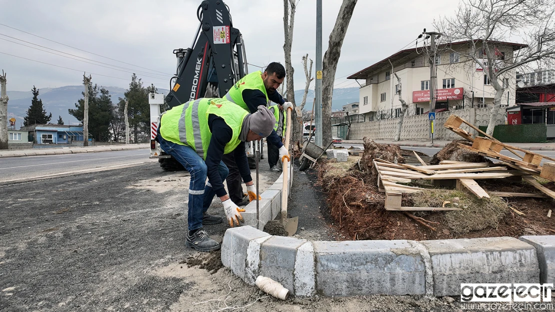 Kahramanmaraş'ta yol, refüj ve yürüyüş yolları baştan sona yenileniyor