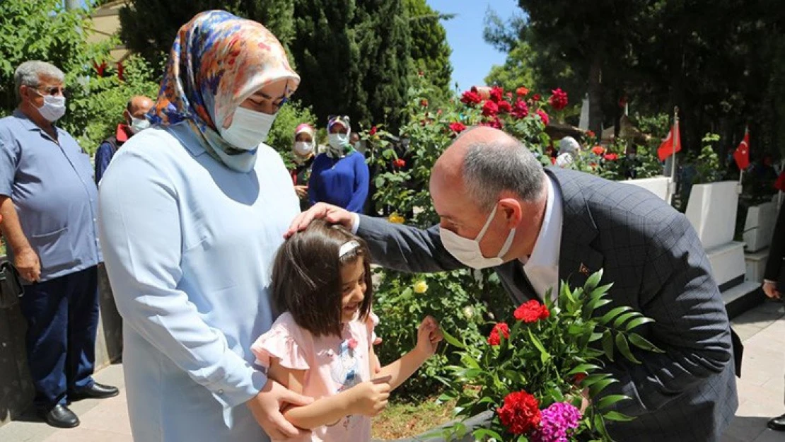 Kahramanmaraş Valisi Coşkun, şehit yakınlarını yalnız bırakmadı