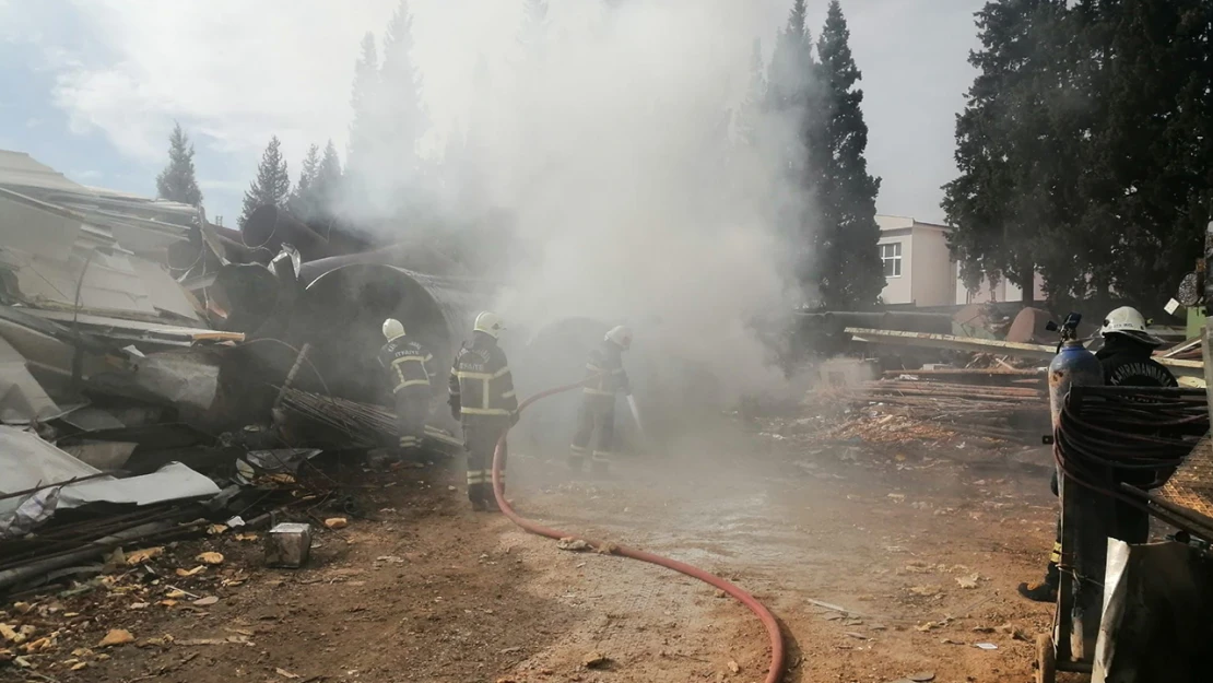 Kahramanmaraş Yeni Sanayi Sitesinde hurdalık yangını