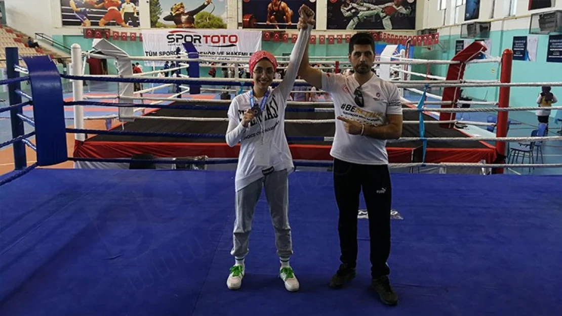 Kahramanmaraşlı Kick Boks sporcusu Esma Yıldız, Avrupa Şampiyonası'nda