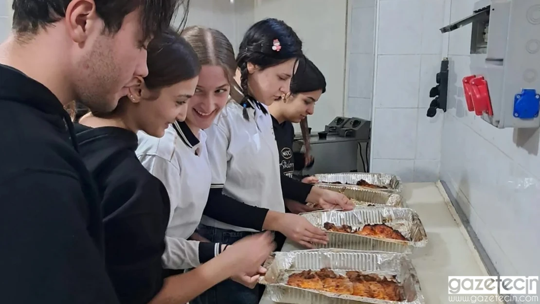 Kahramanmaraşlı öğrenciler yalnız yaşayan yaşlıları unutmadı