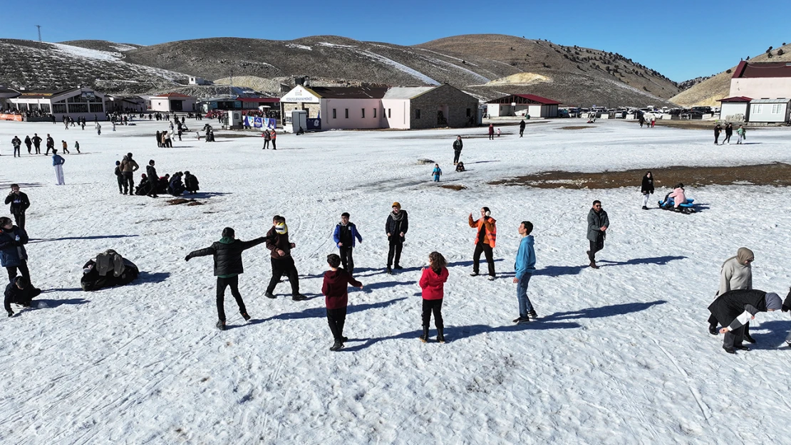 Kahramanmaraşlı öğrencilere tatil hediyesi Yedikuyular Kayak Merkezi