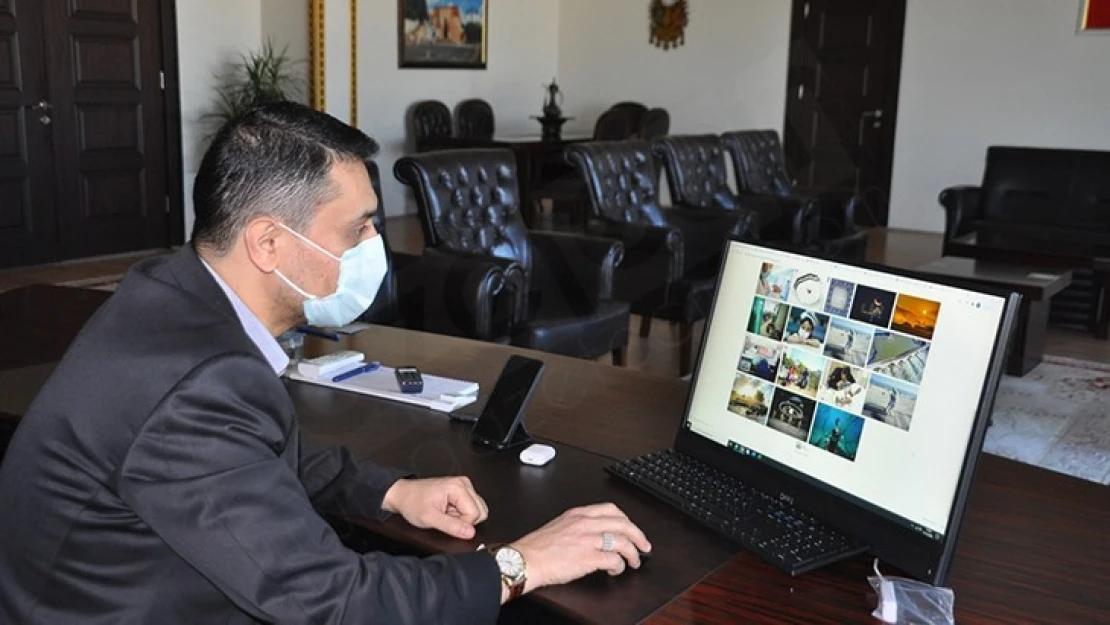 Kaymakam Pınar ve Belediye Başkanı Güven 'Yılın Fotoğrafları' oylamasına katıldı