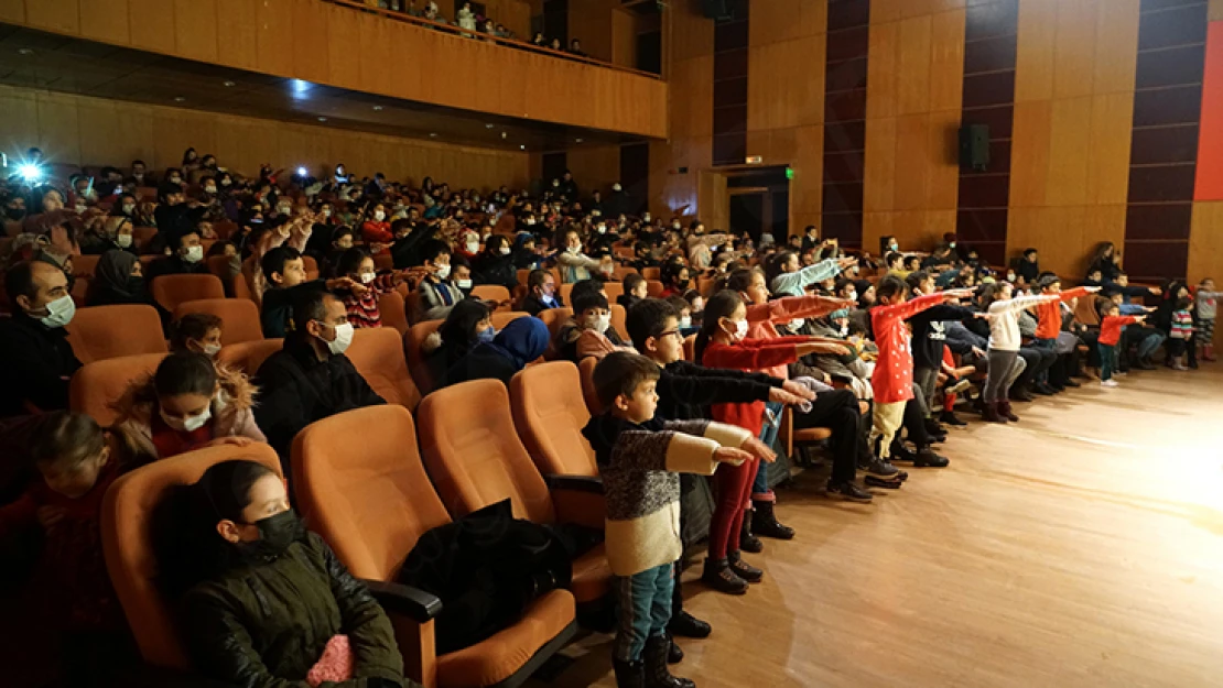 Keloğlan İş Başında adlı çocuk tiyatrosu minikler için sahnelendi