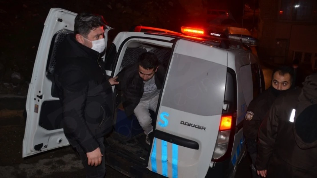 Kendini polis olarak tanıtmıştı, tutuklandı