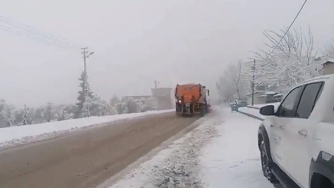 Kent merkezine beklenen kar yağdı